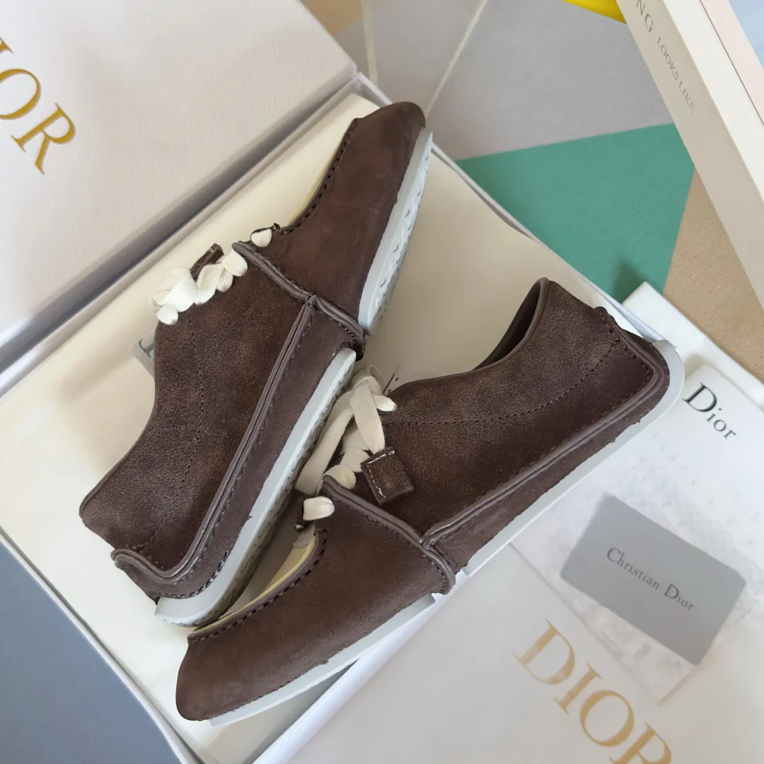 Men's shoes 💰640 Top version: Couple's Dior Roadie Series Catwalk Couple's Handmade Casual Sports Shoes Delivery Counter Exquisite Packaging🛍📦 ▪️Fabric: Original custom imported first-layer cowhide ▪️Inner lining: Original custom leather lining ▪️Sole: Original molded anti-slip rubber material ▪️Sole thickness: 2CM ▪️Size: Women's 35-40 / Men's 39-45